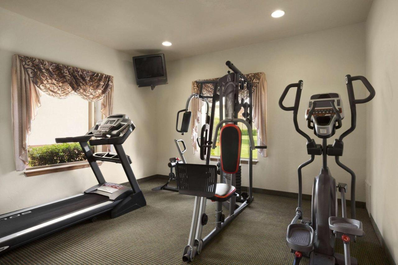 Howard Johnson By Wyndham Oklahoma City Okc Airport, Fairgrounds, I40 Esterno foto